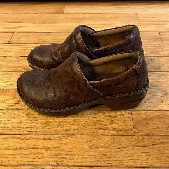BOC Born Concepts Women's Brown Floral Embossed Clogs Size 8.5 - Picture 5 of 9